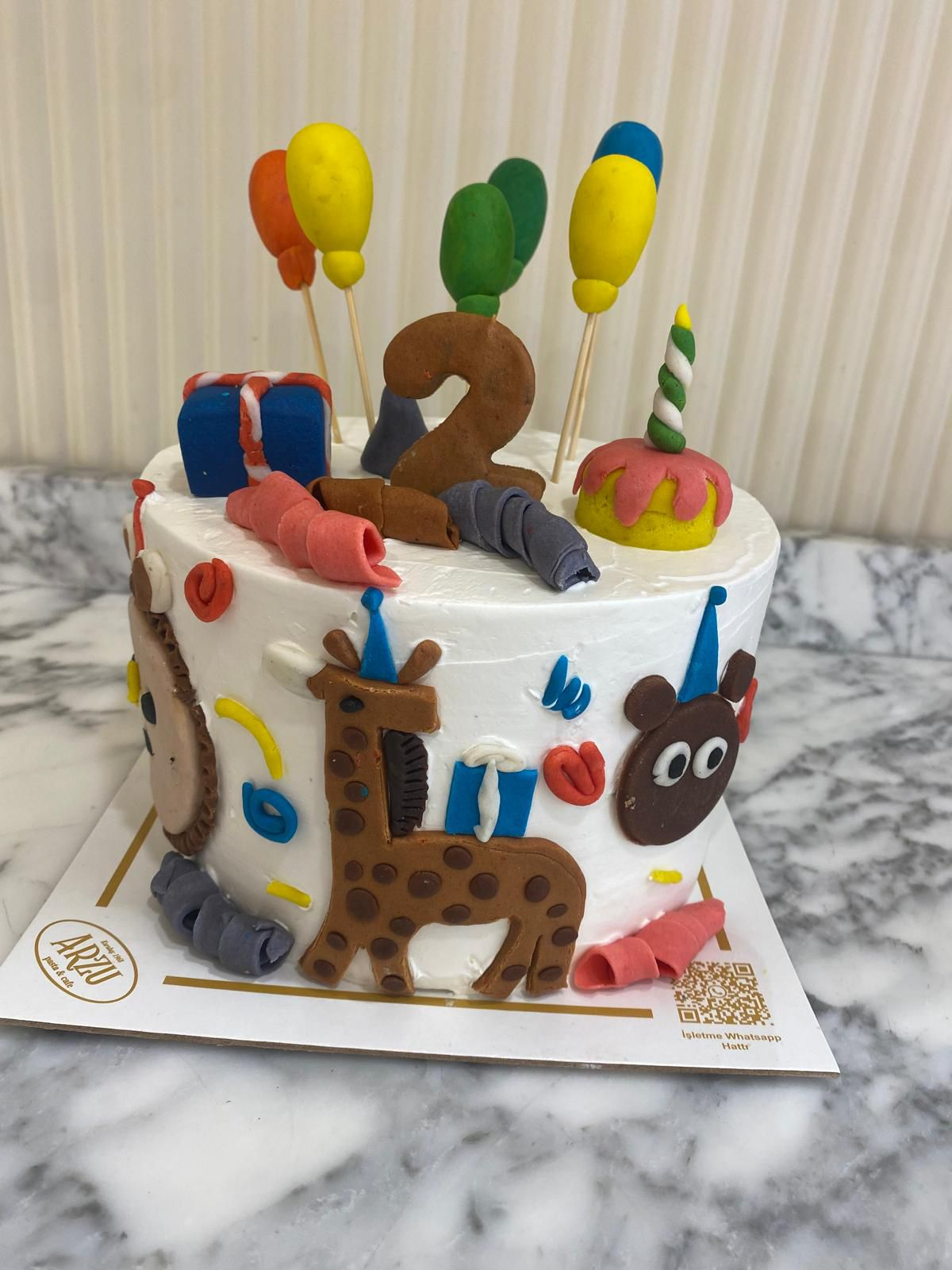 Zürafa Figürlü Pasta